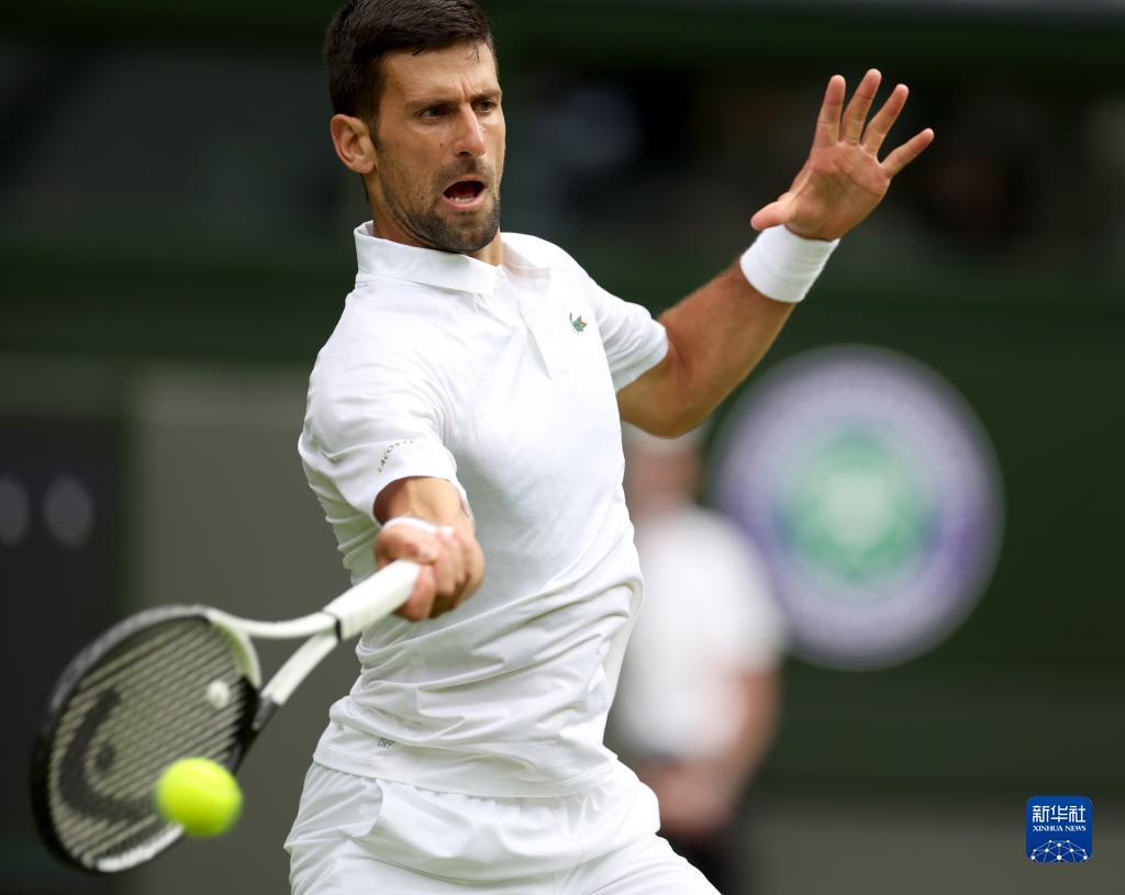 Wimbledon Djokovic, Swiatek ease through first round