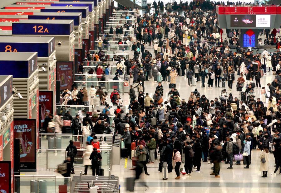 Lunar New Year Eve sees over 190 million passenger trips across China