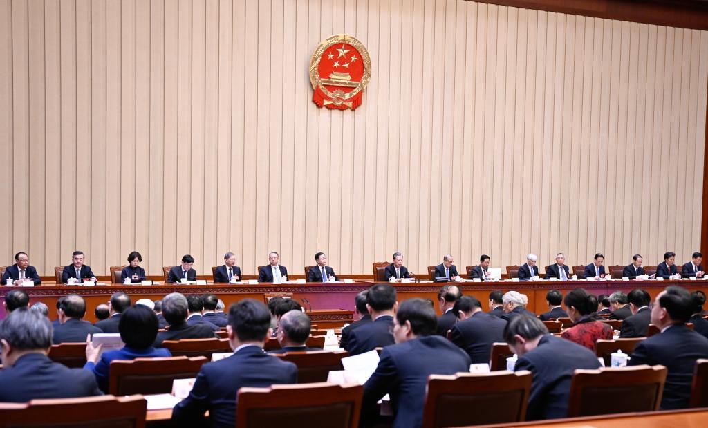 Presidium of China's annual legislative session holds 3rd meeting