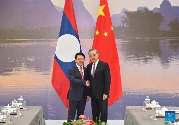Chinese, Lao foreign ministers hold talks