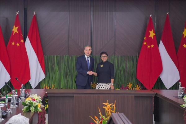 China willing to deepen strategic mutual trust with Indonesia: Wang Yi