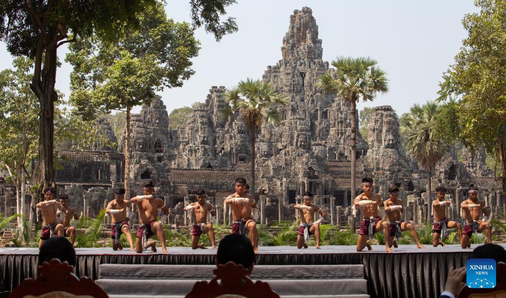 Chinese, Cambodian martial artists make joint performance at famed Angkor