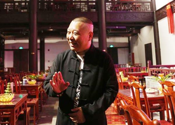 Popular Chinese crosstalk comedians bring laughter, cultural charisma to London
