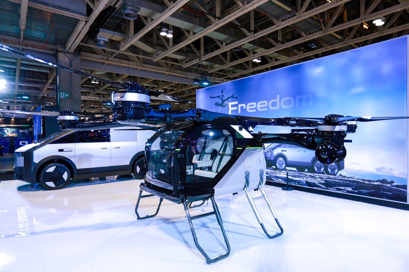 一款未來主義的空中出租車原型在澳門舉行的第五屆Beyond Expo上展出