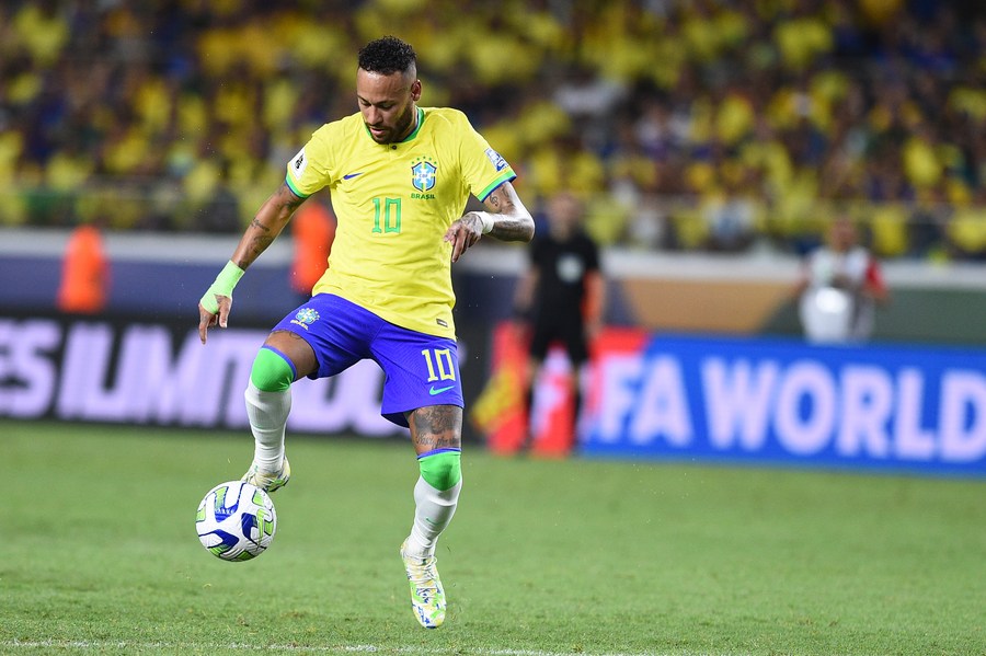 Neymar saat bermain untuk Brasil