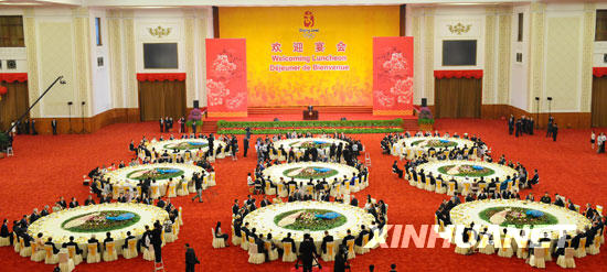  8月8日，中国国家主席胡锦涛和夫人刘永清为出席北京奥运会的贵宾举行欢迎宴会。