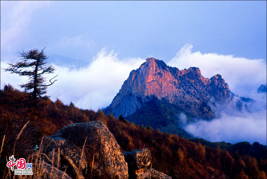 地理中国：雾灵山 一山有三季 十里不同天