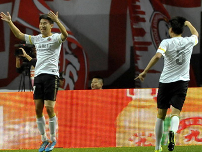 中超:杨家威破门 申鑫1-0毅腾暂离降级区_ 视频中国