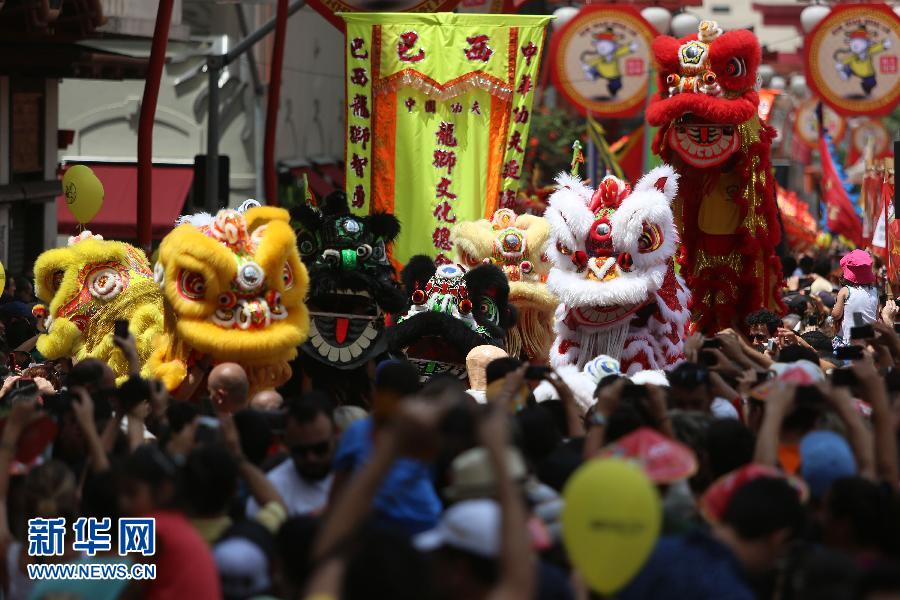PRETYZOOM Jahr Des Pferdes Maskottchen - Traditionelles Chinesisches Neujahrs-Plüschtier