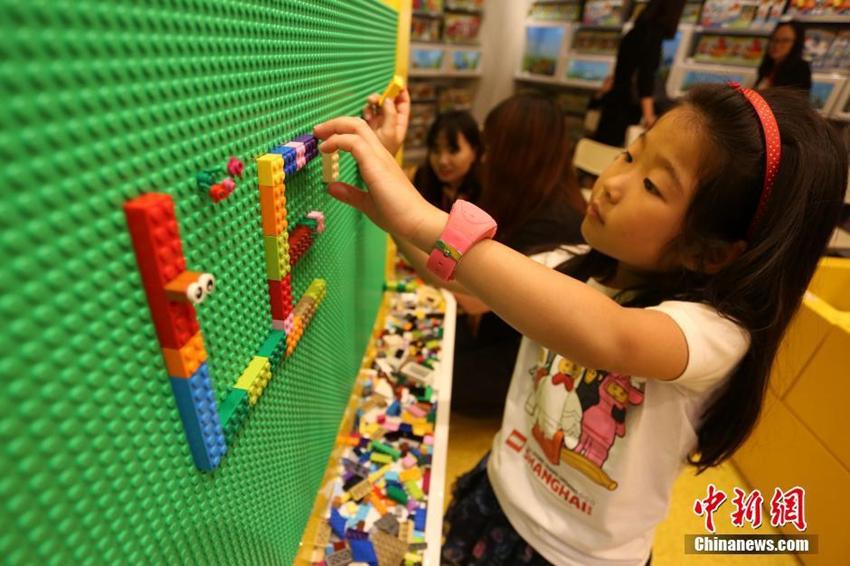 Lego öffnet weltweit größten Laden im Disneyland Shanghai_China.org.cn