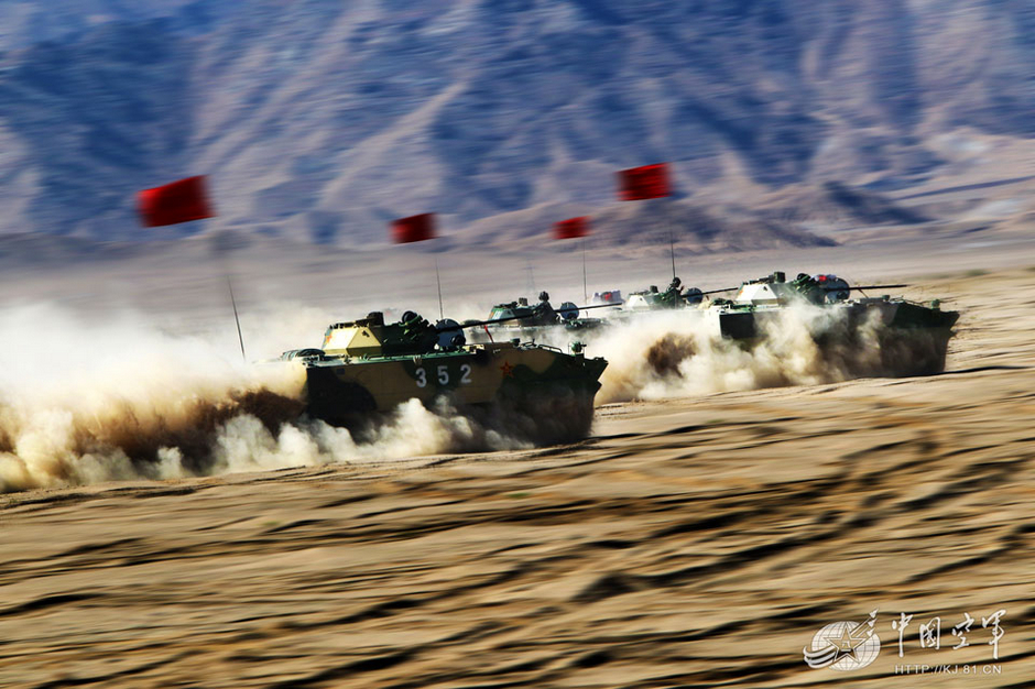 中国唯一の空挺部隊、訓練写真を公開_中国網_日本語