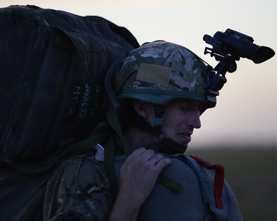 米英空挺部隊、パラシュートが天地を覆う_中国網_日本語