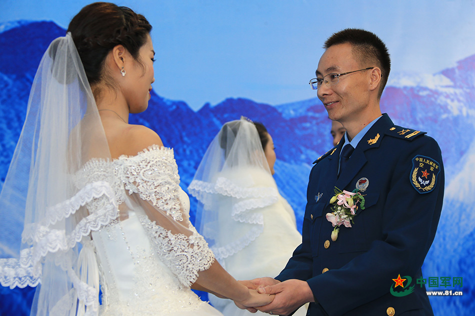 戦闘機 パイロット 結婚: 自衛官 パイロット 結婚