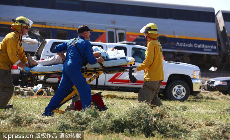 Choque entre camión y tren dejó 30 heridos en California, EE.UU.