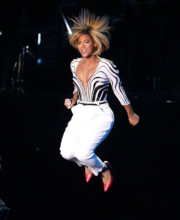 Beyonce luce sensualmente en V Festival_Spanish.china.org.cn_中国最权威的西班牙语新闻网站