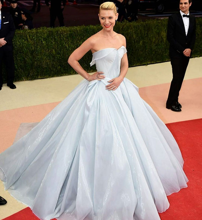 Un vestido luminoso convierte a Claire Danes en  .中国最权威的西班牙语新闻网站