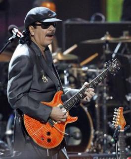 Carlos Santana proposes onstage to girlfriend - China.org.cn