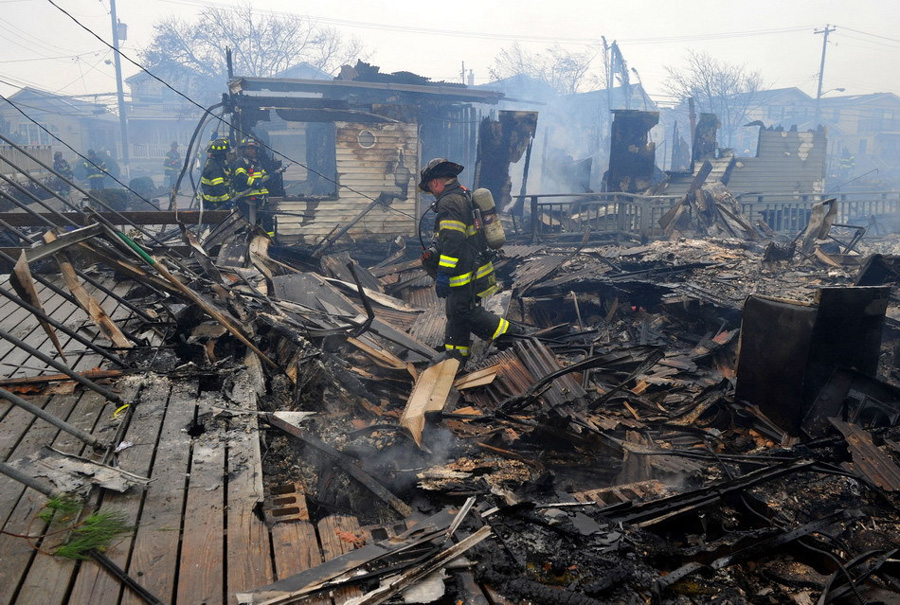 NY fire destroys 80 homes amid superstorm- China.org.cn