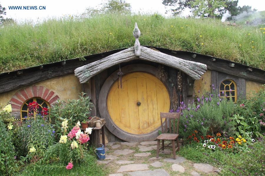 Film set of movie 'The Hobbit' attracts people - China.org.cn