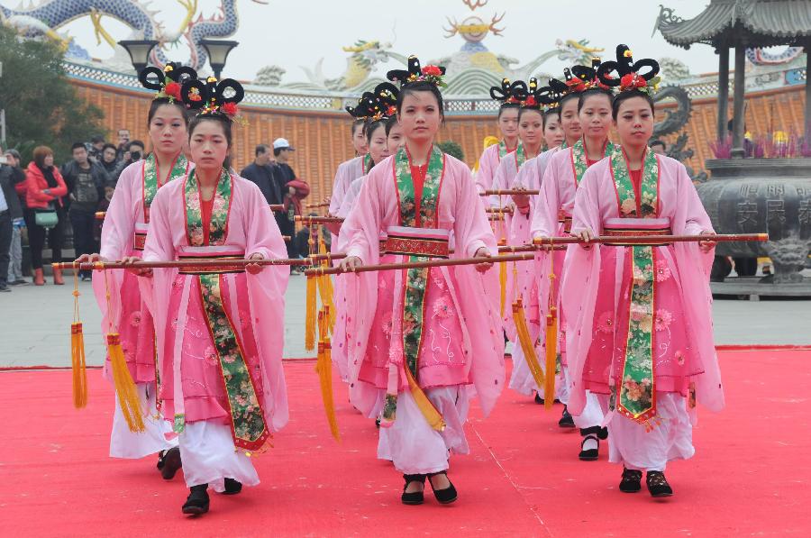 Mazu worshippers pray for blessings in Meizhou Mazu Temple - China.org.cn