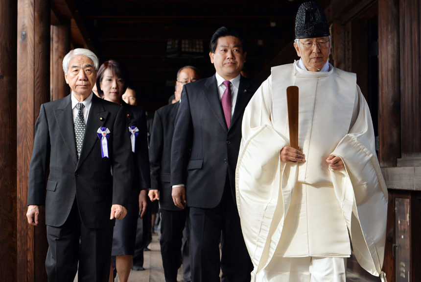 Japanese lawmakers visit Yasukuni Shrine- China.org.cn