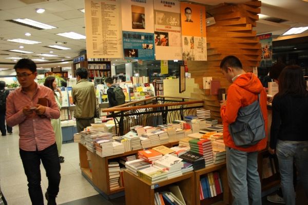 Beijing's first 24-hour bookstore opens - China.org.cn