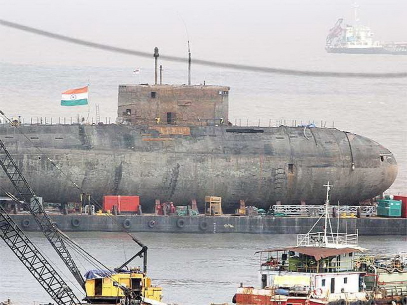 India lifts sunken submarin out of water - China.org.cn