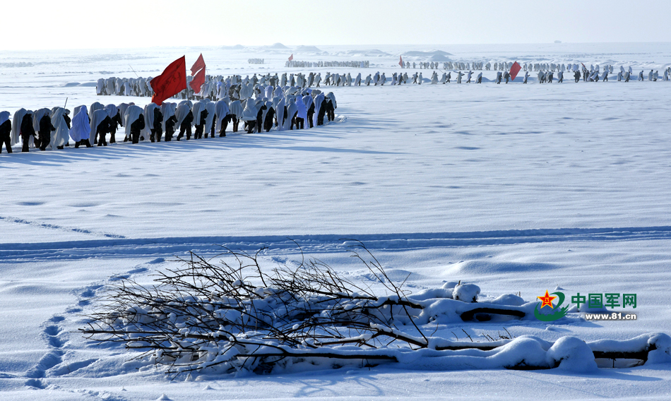 PLA soldiers receive winter trainings- China.org.cn