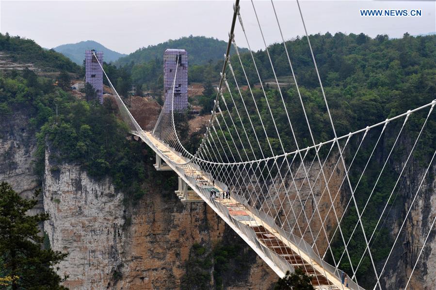 Construction site of glass bridge in C China - China.org.cn