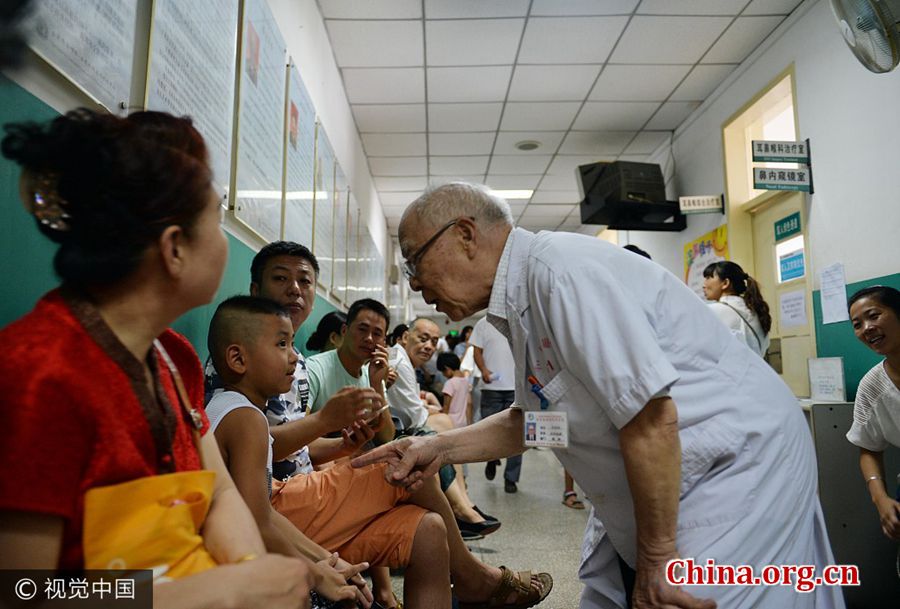 Doctor, 86, devotes life to patients- China.org.cn