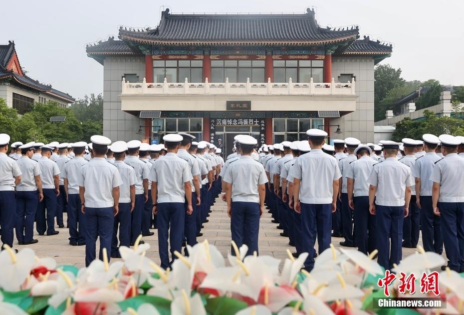 消防烈士冯振遗体告别仪式在北京举行[组图] _中国网