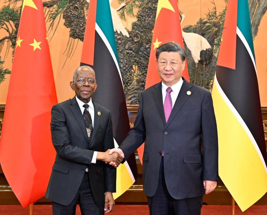 Xi meets Mozambican PM_China's Diplomacy in the New Era