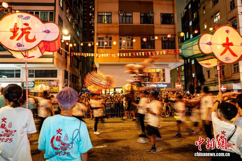 香港“大坑舞火龙”起舞庆中秋_中国网
