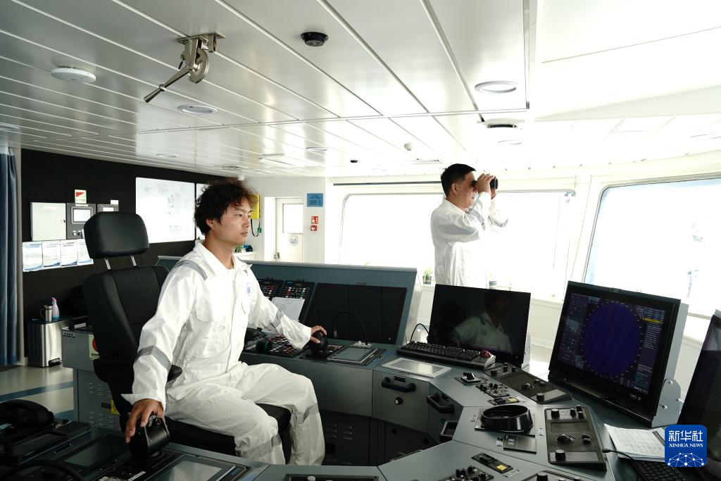 乘坐“同济”号在南海“追碳”_中国网