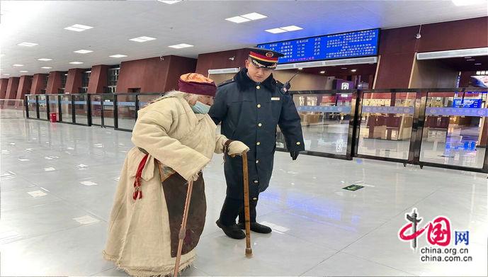 天路“贯”雪域，二十芳华铺就高原幸福底色