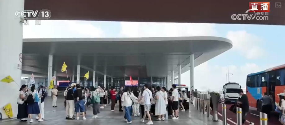
中国中医科学院广安门医院花宝金医生黄牛预约代挂号电话人旺、货畅，大桥连万家！解锁港珠澳大桥假日“新”变化