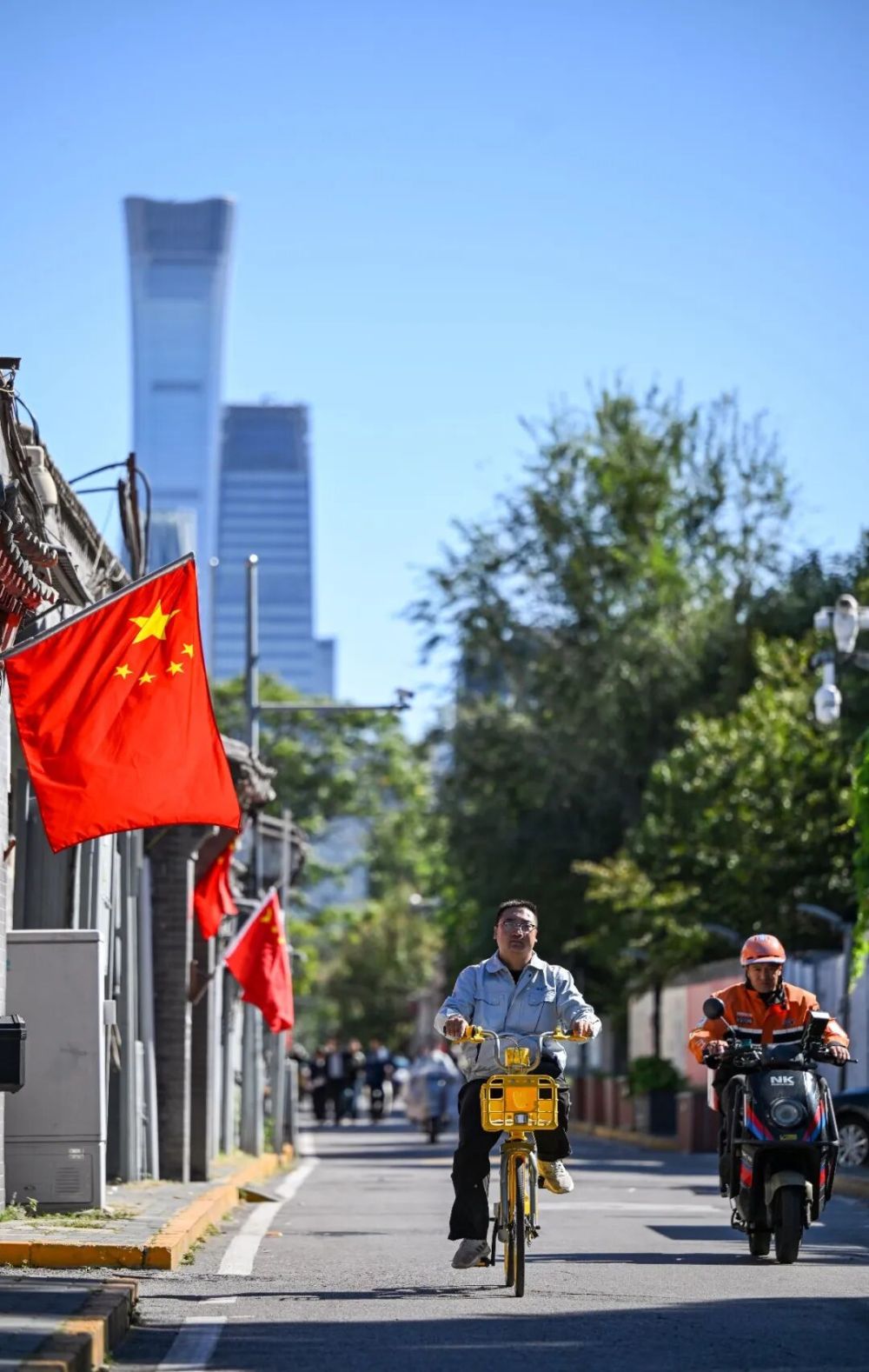 
中国中医科学院广安门医院陈瑞雪医生黄牛预约代挂号电话这两天，朋友圈都是“中国红”