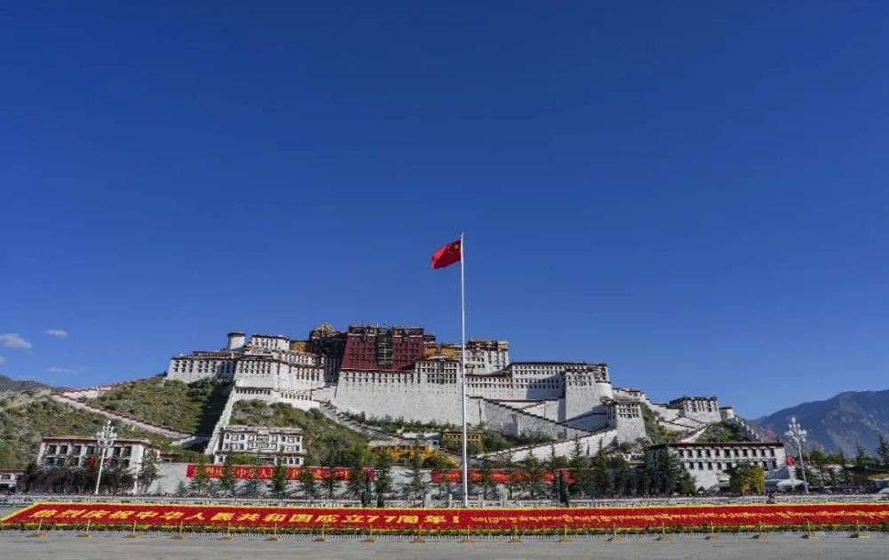 
中国中医科学院广安门医院陈瑞雪医生黄牛预约代挂号电话这两天，朋友圈都是“中国红”