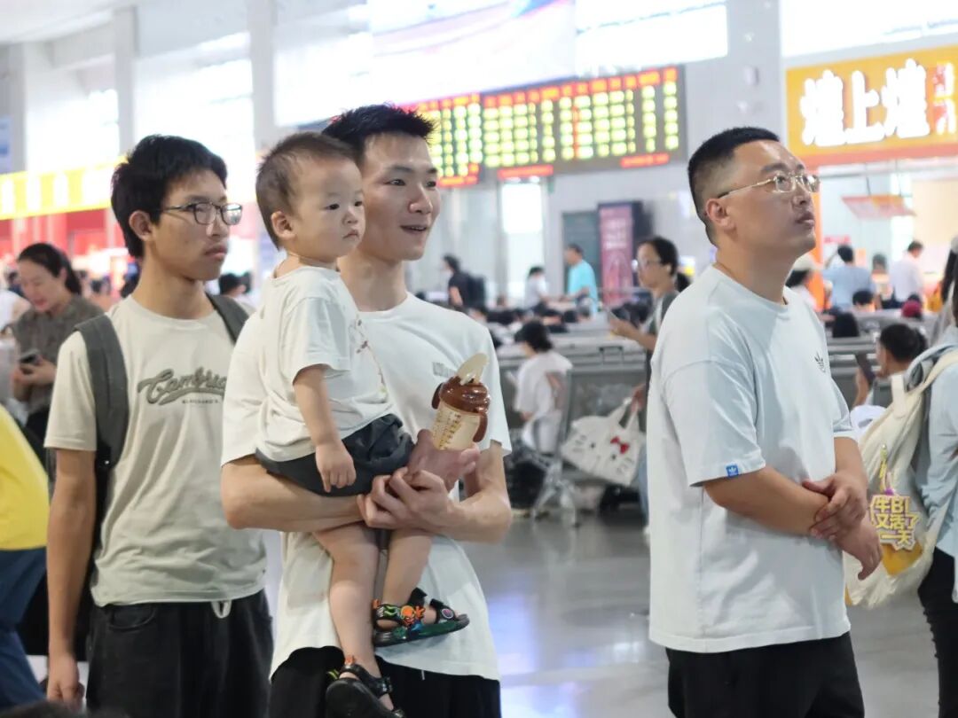
复旦大学附属眼耳鼻喉科学院陈臻医生黄牛预约代挂号电话我的铁路风景｜候车室里搭“文化集市”，将赣西三地风光送到旅客身边！