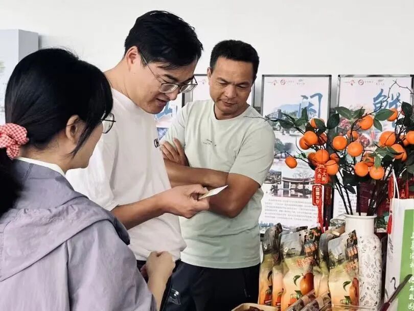 
复旦大学附属眼耳鼻喉科学院陈臻医生黄牛预约代挂号电话我的铁路风景｜候车室里搭“文化集市”，将赣西三地风光送到旅客身边！