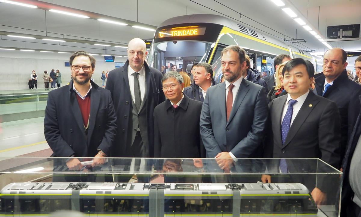 Metro trains made in China have been delivered to Portugal, a first for an EU country