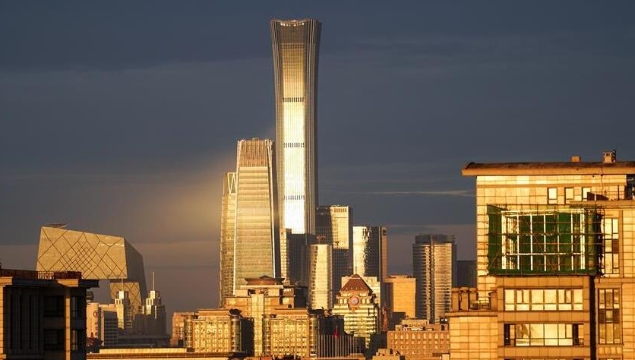 北京CBDの高層ビル、夕日を浴びて輝く_中国網_日本語