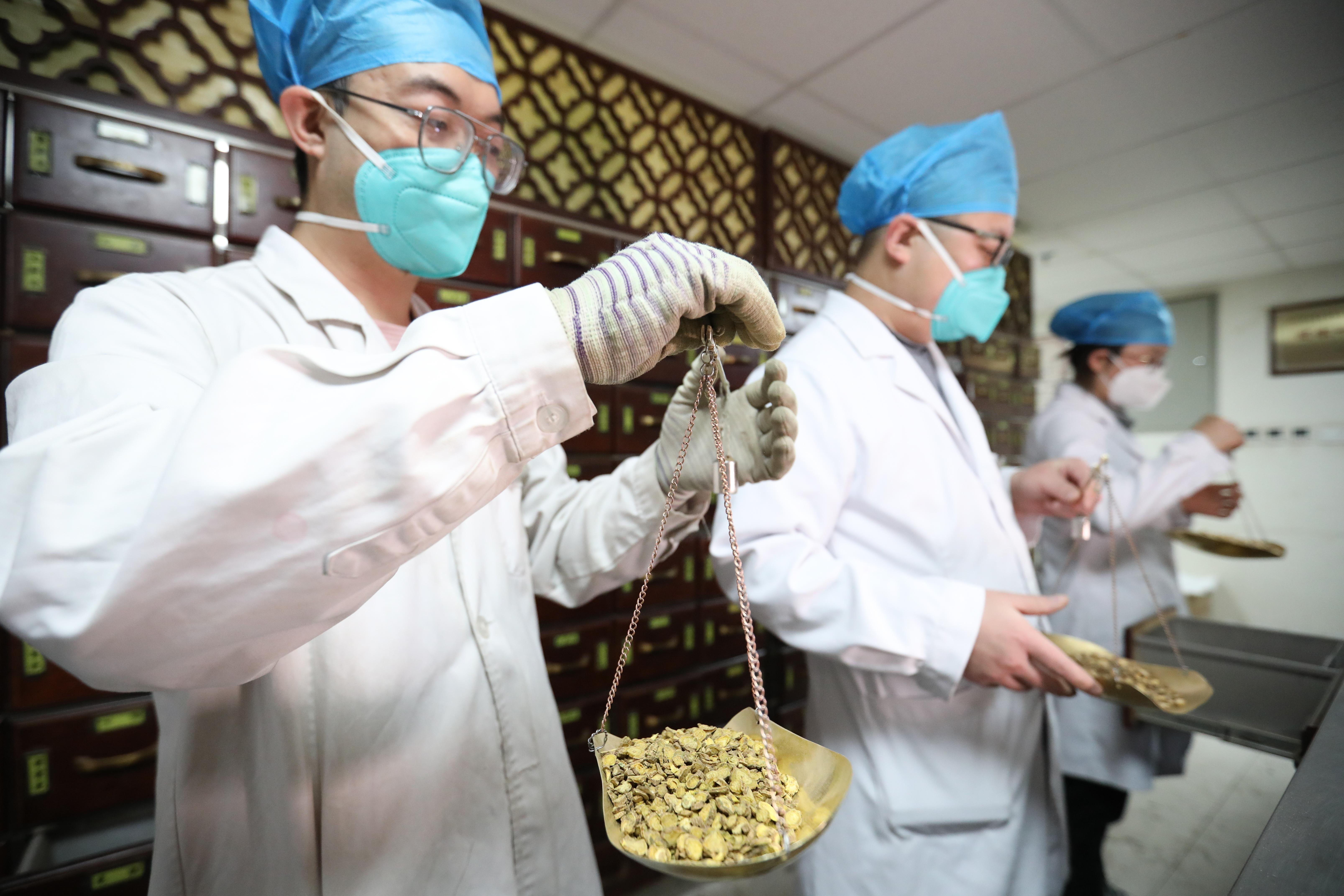 China vows to harness the power of traditional medicine to treat COVID-19_English.china.org.cn_ 中国 最 权威 的 西班牙语 新闻 网站