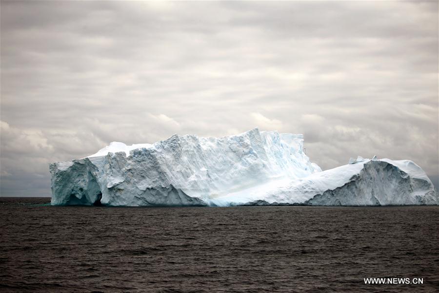 Scenery of iceberg seen from China's research icebreaker Xuelong ...