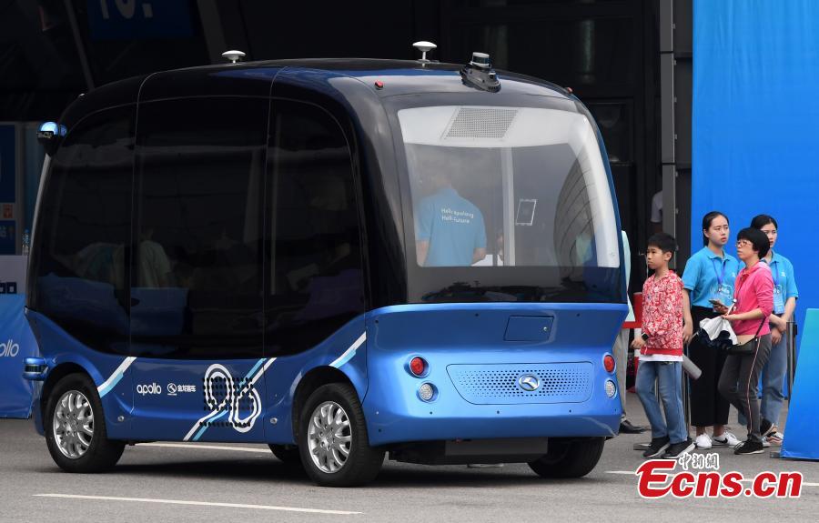 Driverless electric bus offers free ride at Digital China Summit- China ...