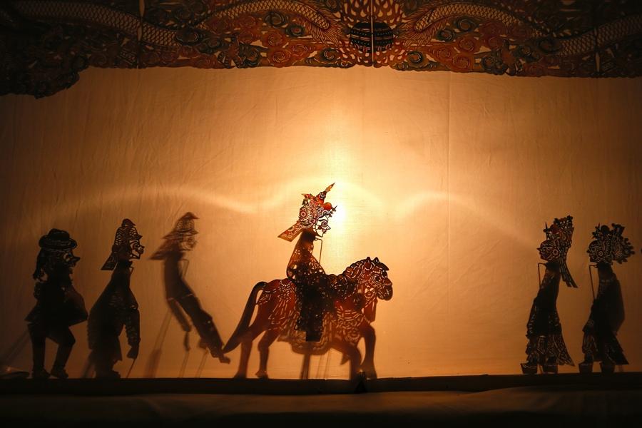 Folk artists from Liaoning stage shadow puppet performances for Qingdao ...