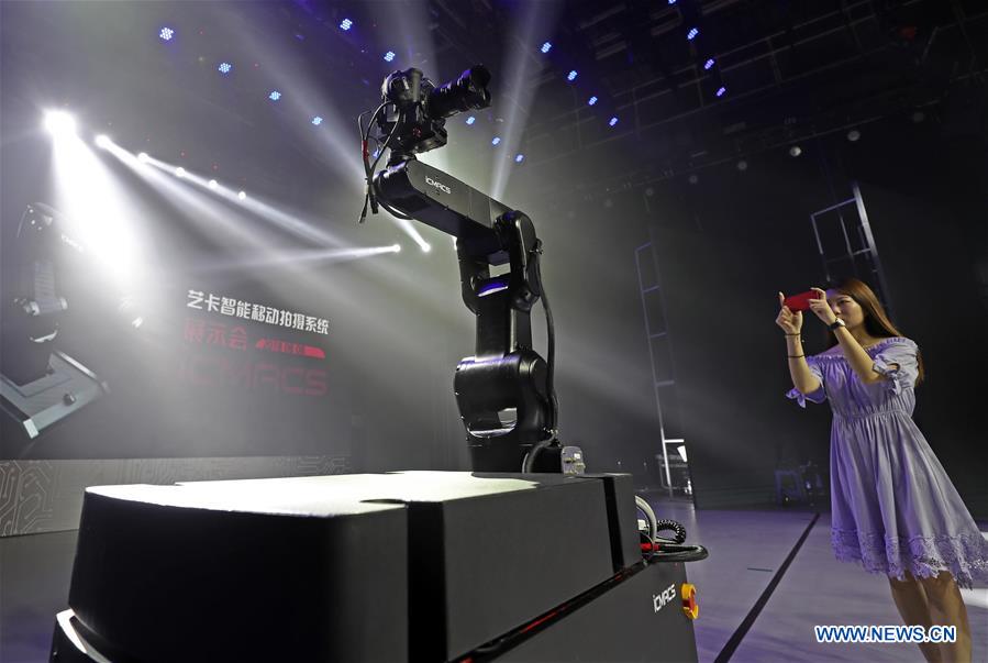 Mobile robot camera used at Shenyang Radio and TV station- China.org.cn