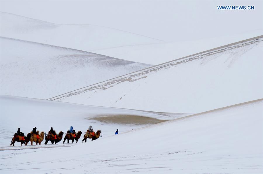 Snow makes China's Mingsha Mountain and Crescent Spring scenic spot ...