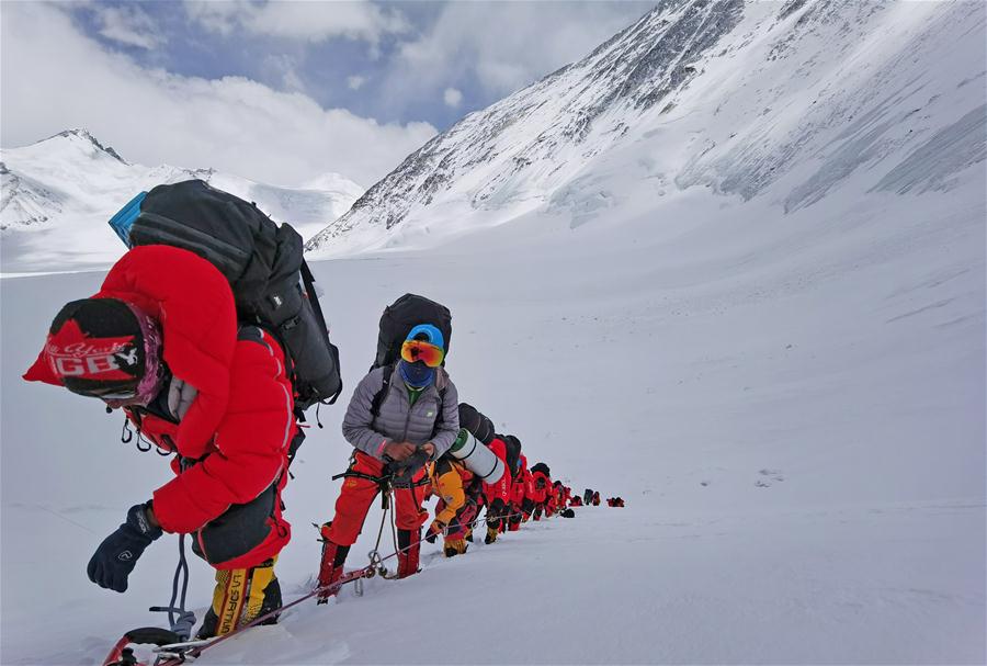 Chinese surveyors prepare for remeasurement of Mount Qomolangma at ...